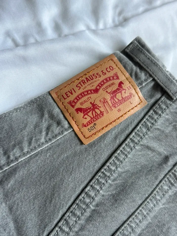 Short en jean gris Levi’s - photo numéro 4