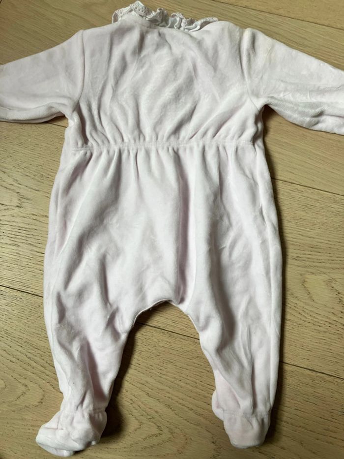 Très joli dors-bien rose avec col blanc fille 3 mois en velours Petit Bateau - photo numéro 4
