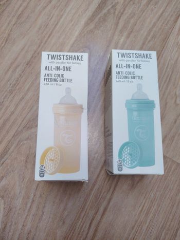 Biberon Twistshake anti-colique 260 ml neuf (2+ mois)