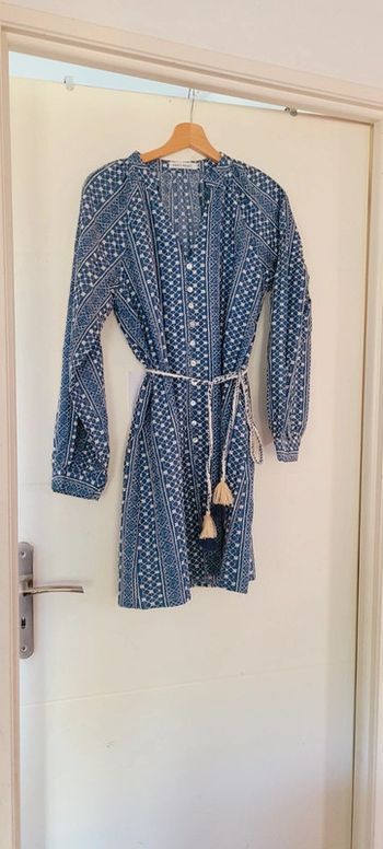 Robe bisou's project bleue brodée beige avec ceinture pompon neuve avec étiquette