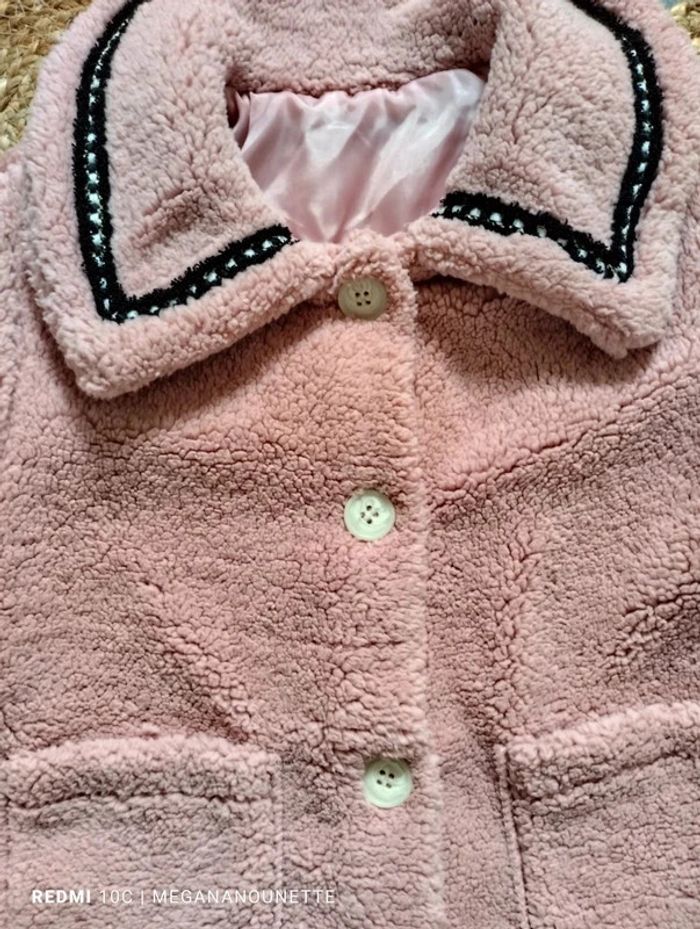 🦋 Magnifique manteau moumoute rose poudré col bateau 4 ans Boutique Parisienne - photo numéro 3