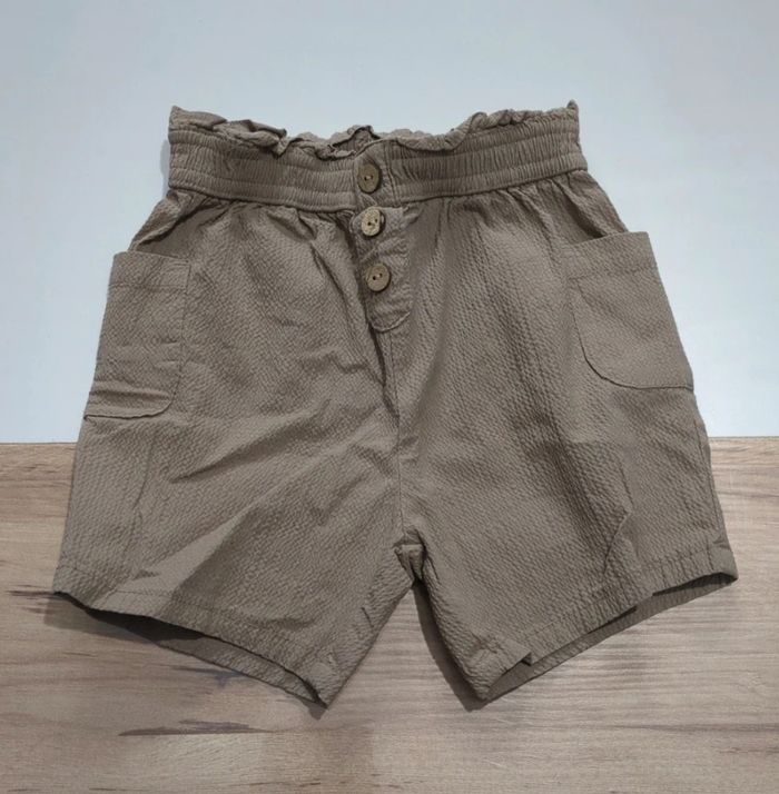 Short fille