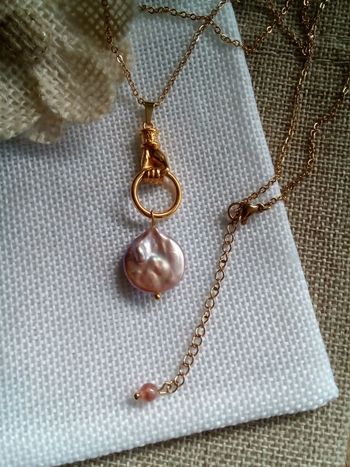 Collier main et pierre de culture d'eau douce naturelle