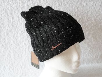 Bonnet noir avec des petits fils argentés fantaisie Herman neuf pour Femme