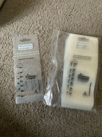 Lot 31 pochette de conservation, les maternelles Tommy tippee neuves 