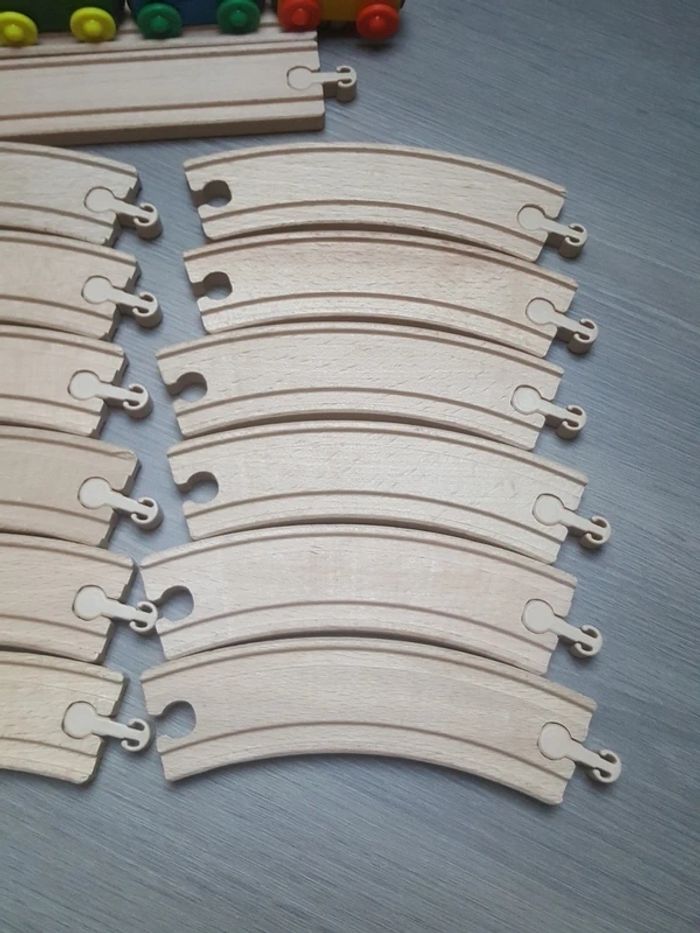 Circuit train en bois 20 pièces - photo numéro 4