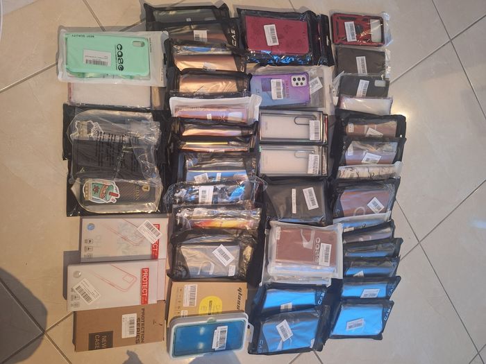 Lot de coques de téléphones toutes marques