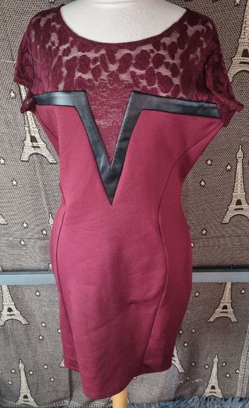 Robe violet bordeaux avec dentelle taille 42-44