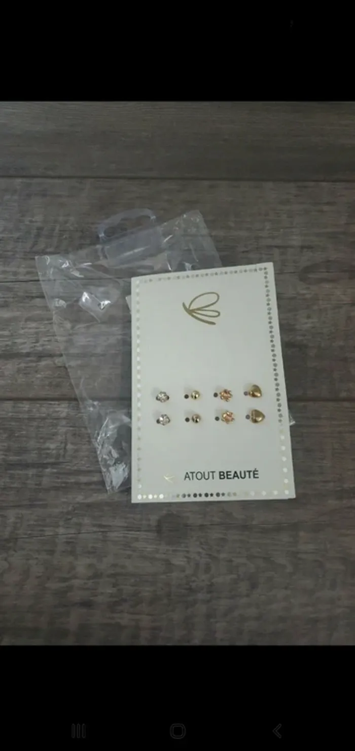Lot de 4 paires de boucles d'oreilles - Atout Beauté