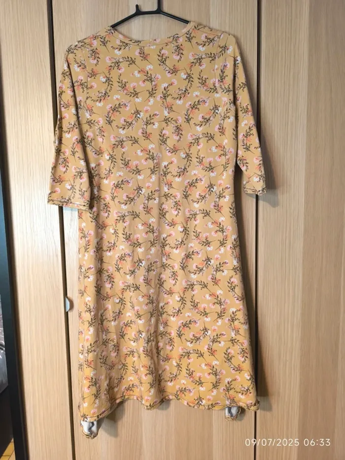 Robe jaune fleurie (42) - photo numéro 2