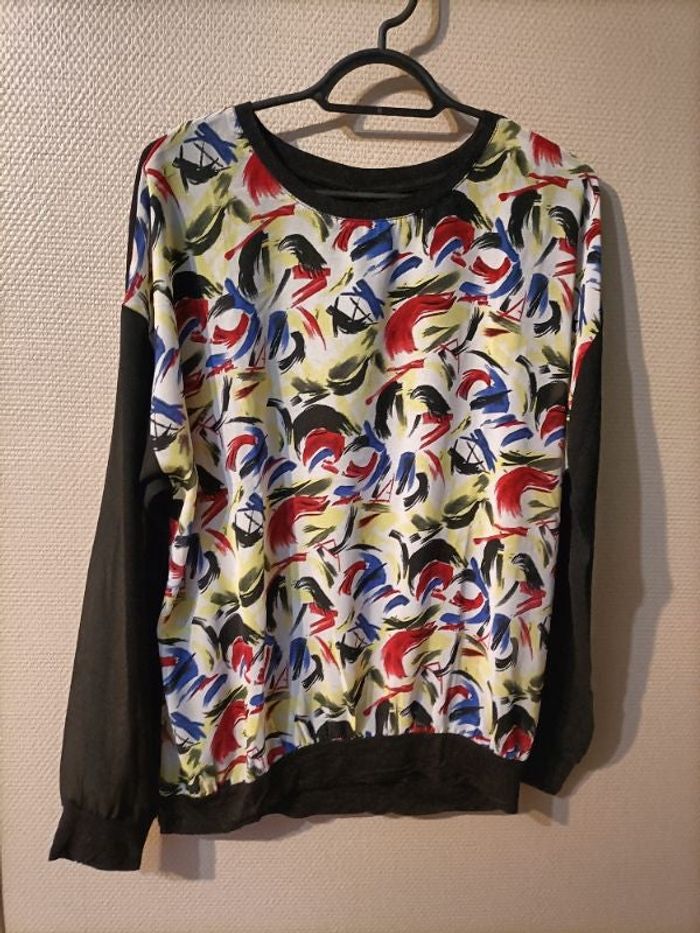 Blouse motif multicolore peinture, manches voile transparent