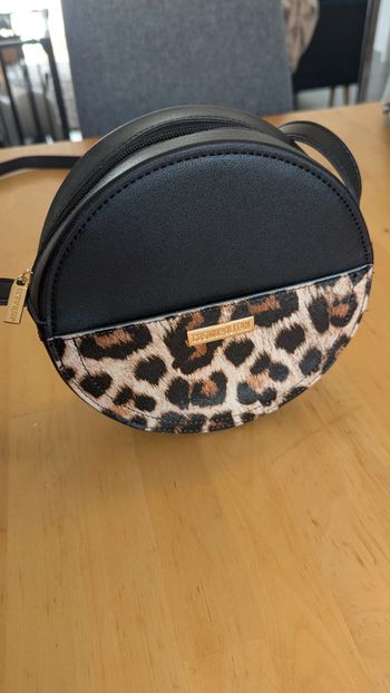 Sac à main rond motif léopard Cosmopolitan