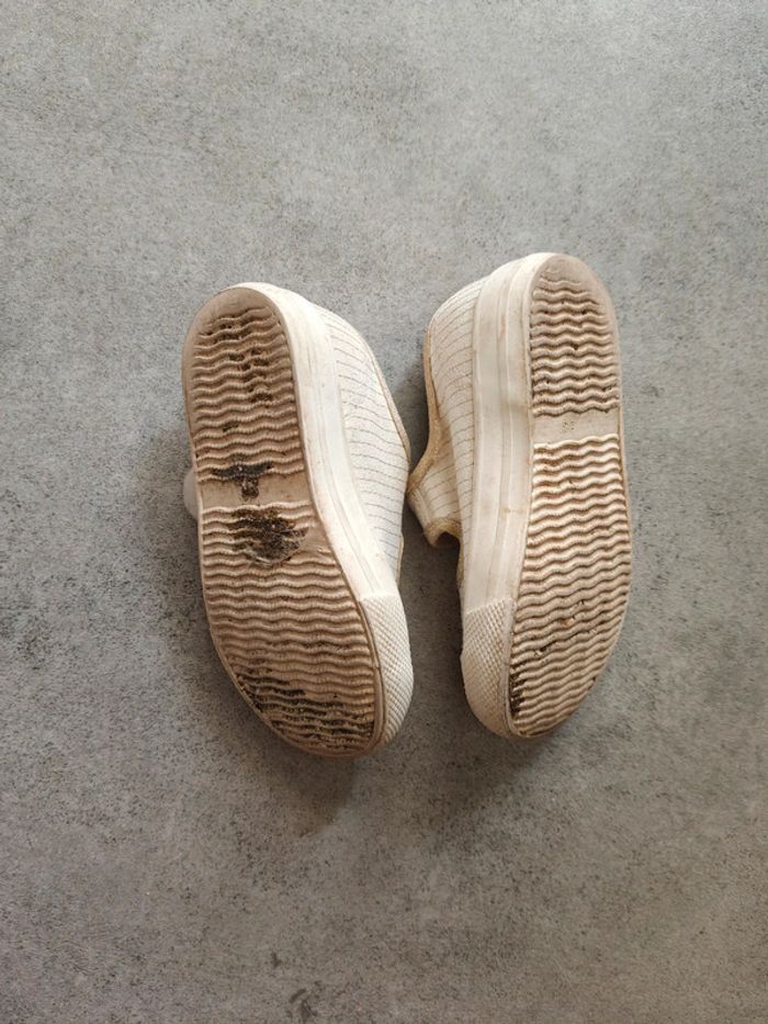 Ballerines Vertbaudet blanche et dorés à scratch taille 21 - photo numéro 2