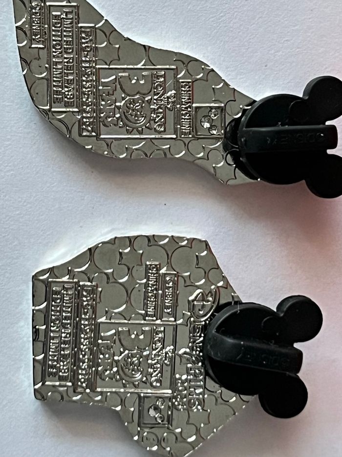 Lot 2 pin’s mystère Simba et Timon le roi lion - photo numéro 5