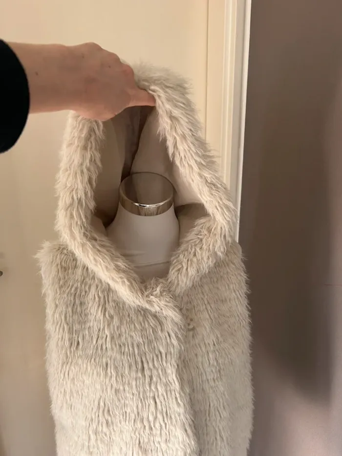 Aroma veste à poil blanche sans manches fausse fourrure, veste sans manches à capuche - photo numéro 6