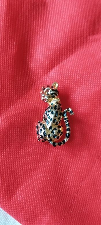 Broche fantaisie, panthère