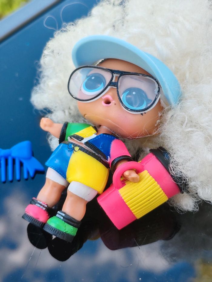 Lol surprise coupe afro et vêtements multicolores - photo numéro 4