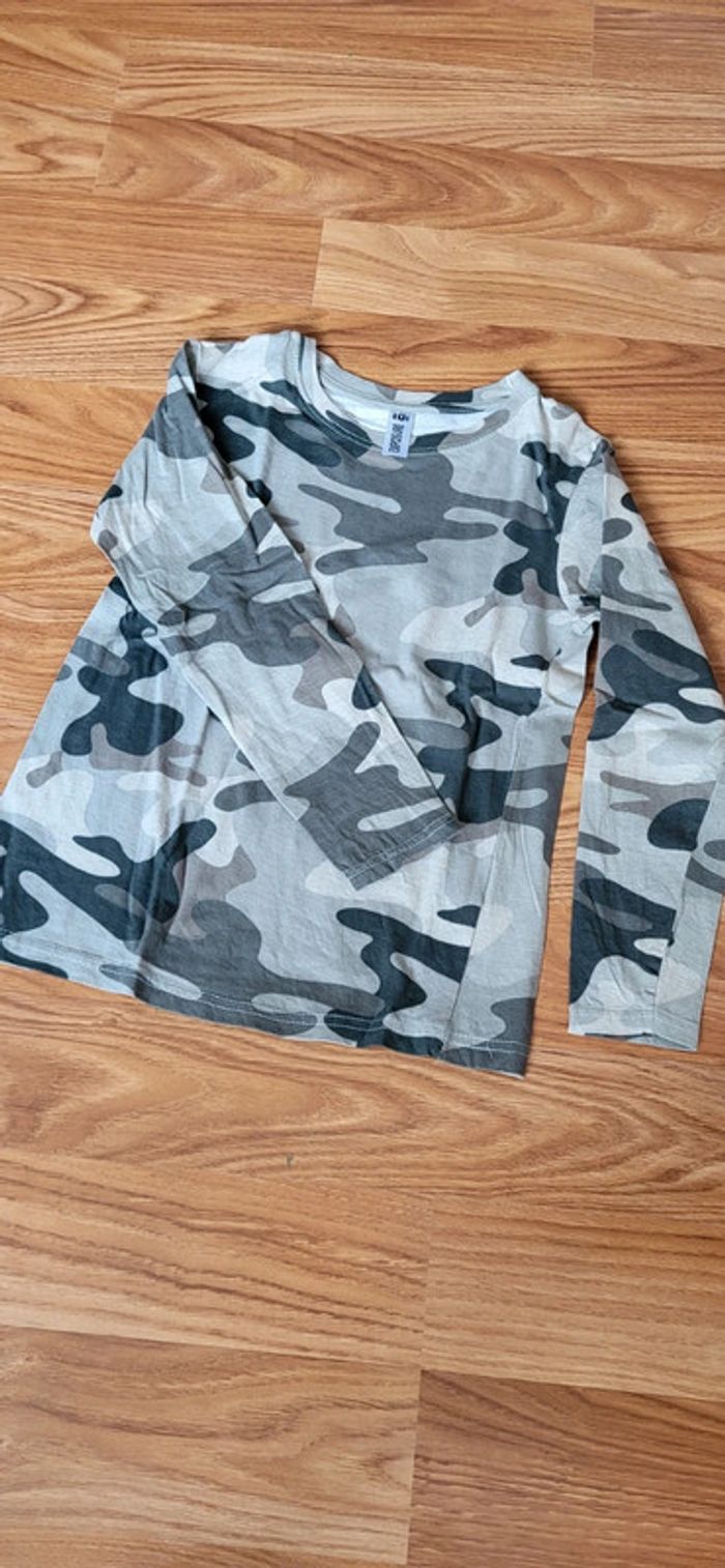 T-shirt motif militaire