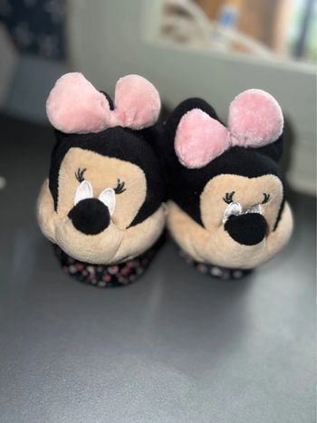 Chaussons minnie Disney pointure 22-23 22 23 pantoufles
