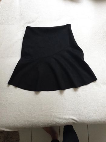 Neuve jupe patineuse noir effet daim taille 34