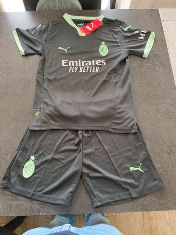 Tenue football ac milan acm gris/vert. T.26