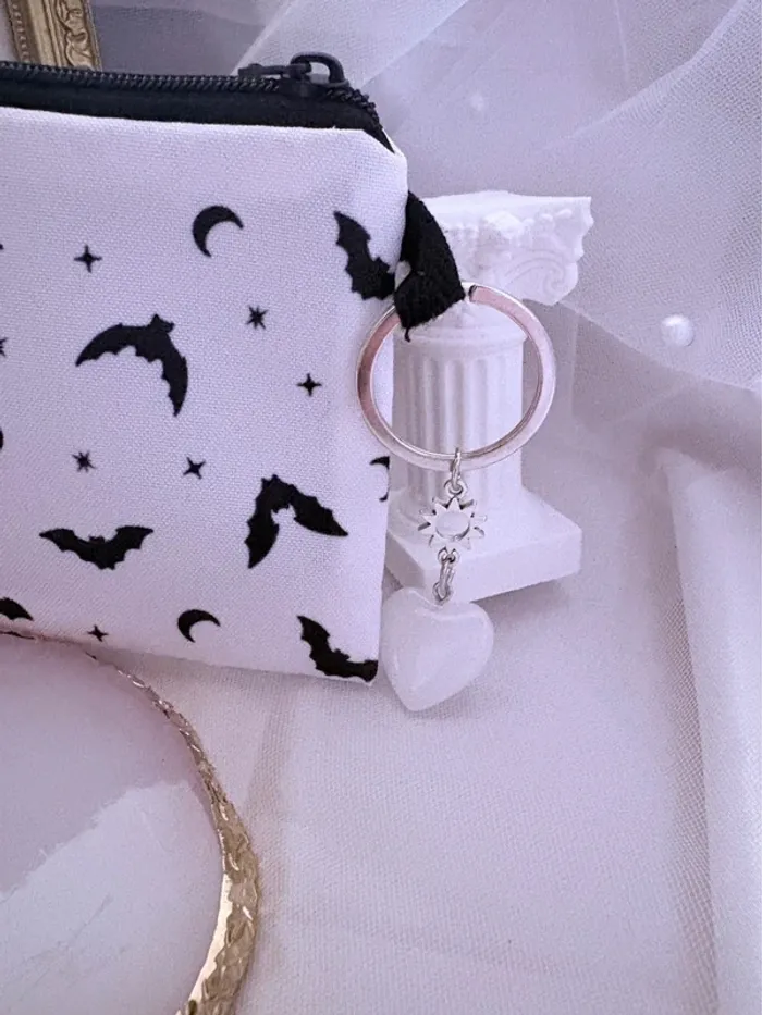 Porte monnaie Witch chauve souris avec porte clé cœur blanc - photo numéro 2