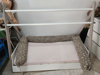 Lit cabane gris et blanc