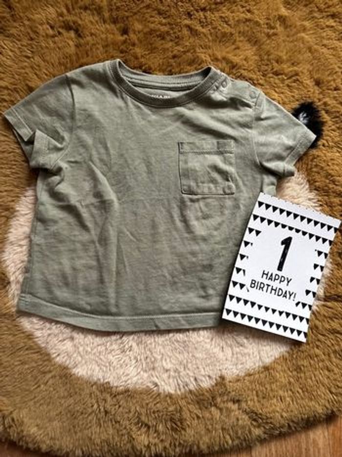 Tee shirt kaki poche KIABI t.12m