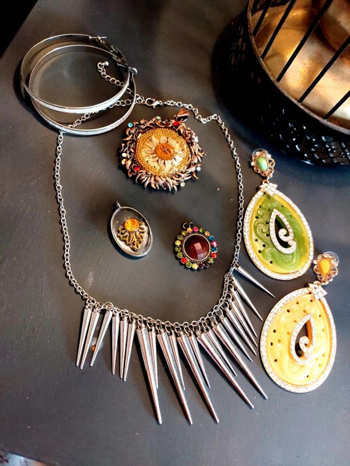 Lot de bijoux vintage et moderne couleur argenté et vert - photo numéro 2