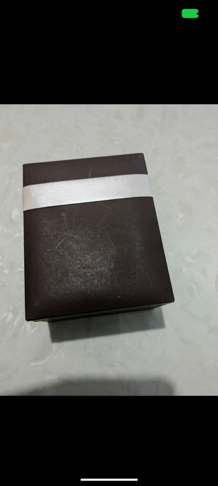 Magnifique montre classique vintage Certus en plaqué or, boîtier serti de 0, 20 carats de diamants et cadran en nacre véritable. - photo numéro 10