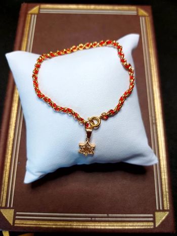 Magnifique bracelet raffinée chaînette doré et corde rouge, breloque étoile à strass