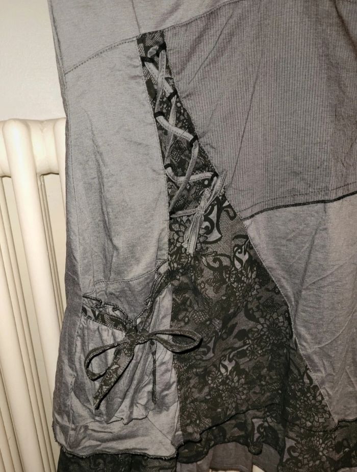 Robe grise dentelle noire - photo numéro 4