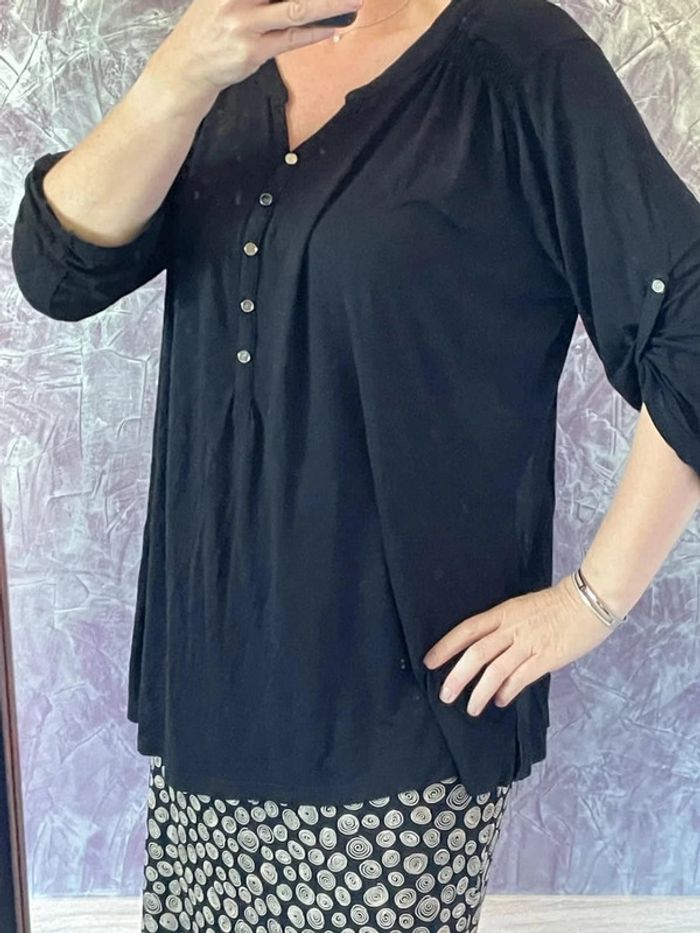Superbe blouse noire fluide manches 3/4 2XL