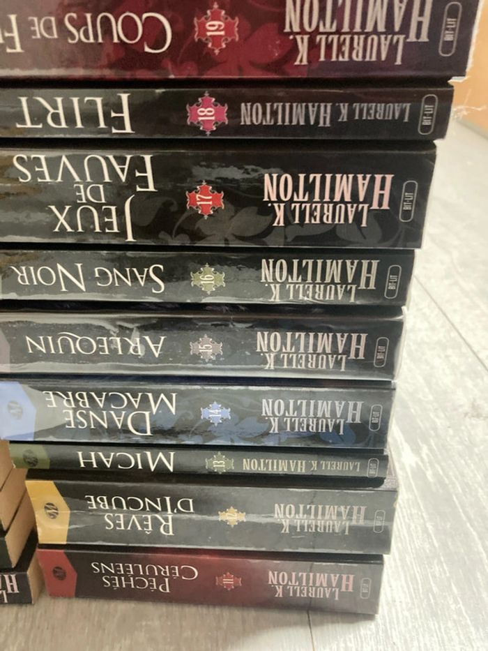 Lot livres Laurell K.Hamilton - photo numéro 3