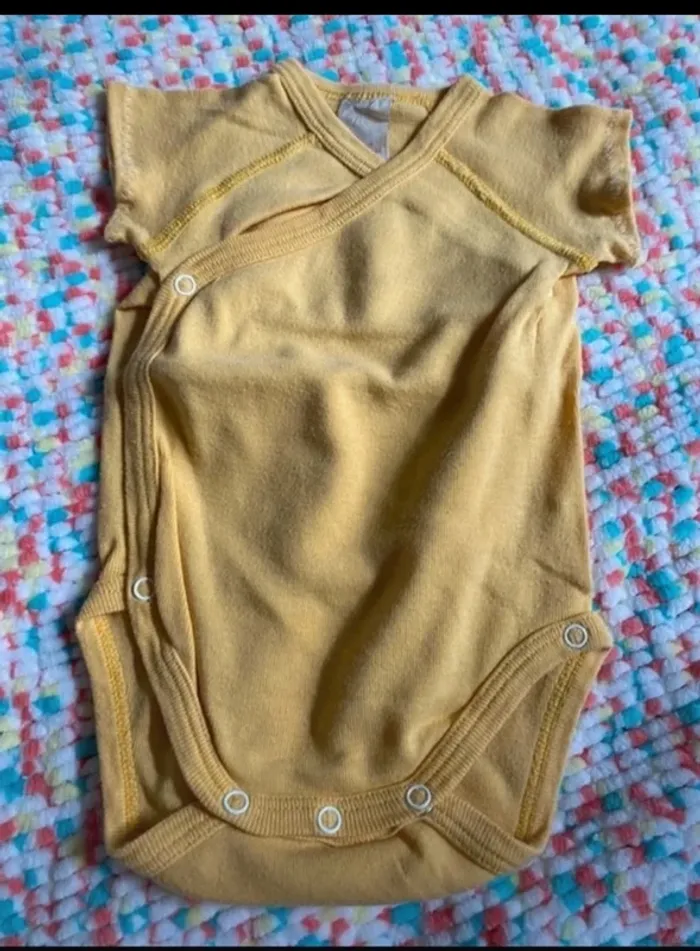 5 bodies et 1 débardeur 1 mois - photo numéro 8