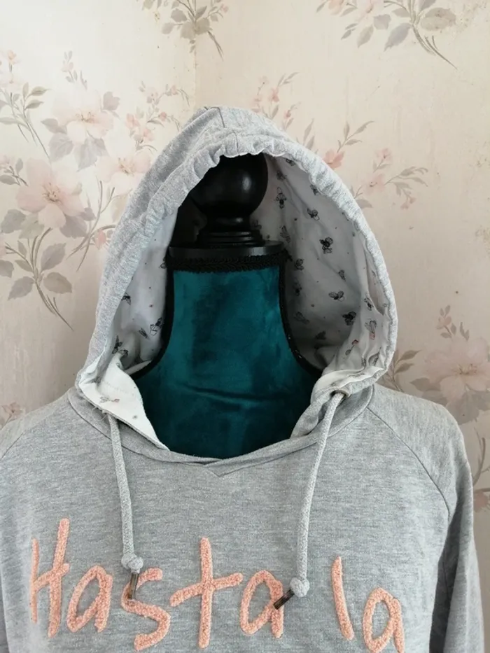 Sweat à capuche de pyjama gris avec message brodé / fashion private company / (42-44) - photo numéro 5