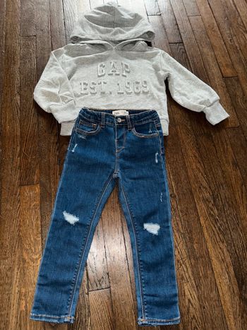 sweat gap (pailletté) et jeans Zara 4 ans
