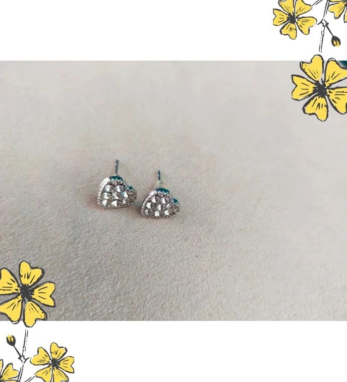 Clous d’oreilles coeur strass argenté – Brillants et discrets – Idée cadeau - photo numéro 6