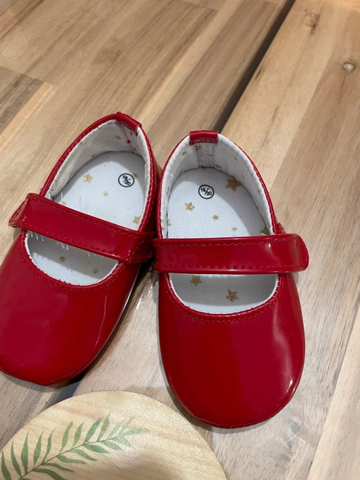 Une paire de ballerines pointure 19/20 - photo numéro 3