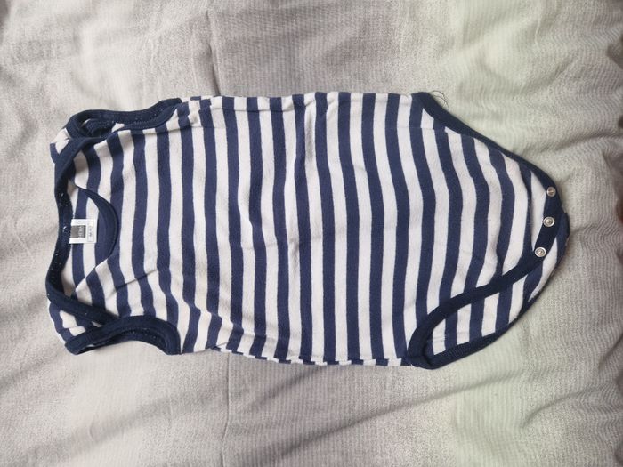 LOT 5 pièces Bébé  9 à 12 Mois - photo numéro 4