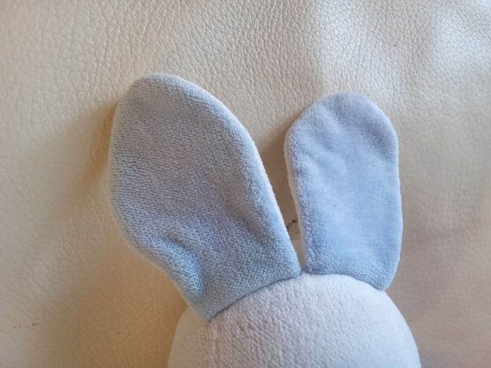 Doudou lapin blanc bleu vintage d'occasion 32cm  vichy carreaux yeux noirs durs plastique Natalys Nounours - photo numéro 7