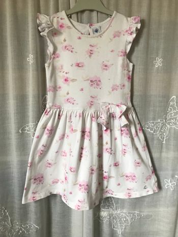 Très jolie robe blanche fleurie rose fondu lilas 8 ans Petit Bateau
