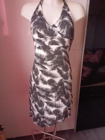Robe dos nu motifs feuille taille 42