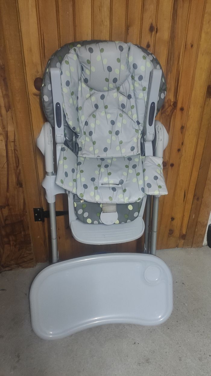 Chaise haute bébé