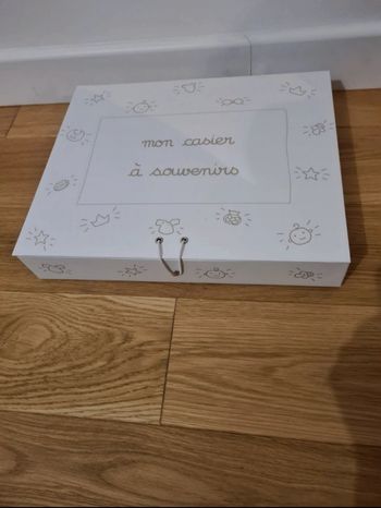 Casier à souvenirs, boîte de naissance