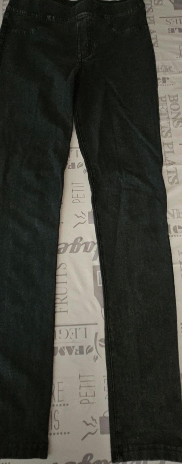 Vend lot de 4 joggings, 1 robe, 1 veste, 2 jean, 1 pantalon  en stresh  filles 12ans - photo numéro 6