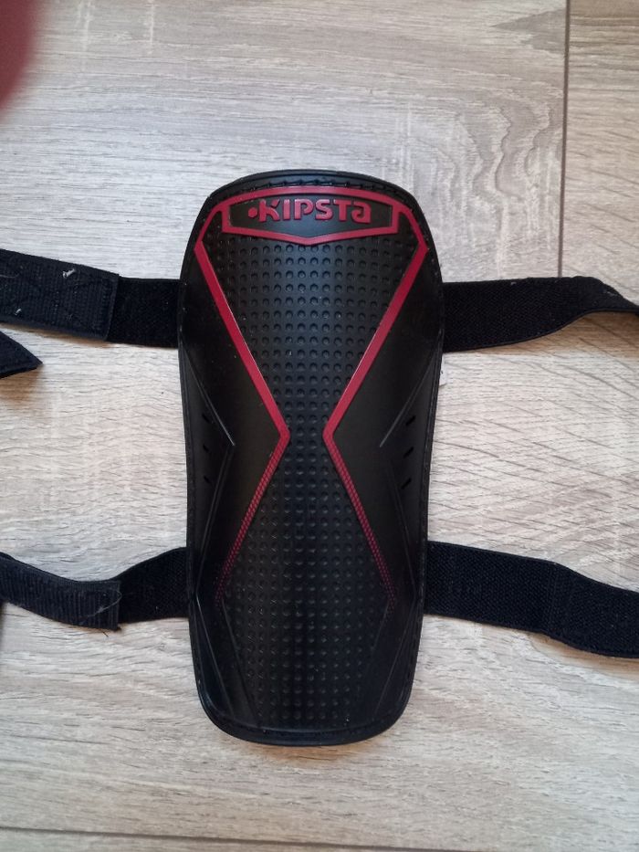Protège tibia noir football enfant marque Kipsta taille S - photo numéro 2