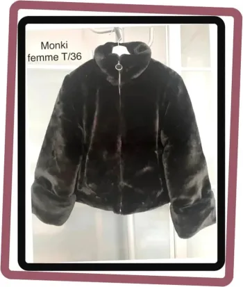 Très jolie veste coupe carrée en fausse fourrure ultra douce à fermeture éclair - T/ S Monki