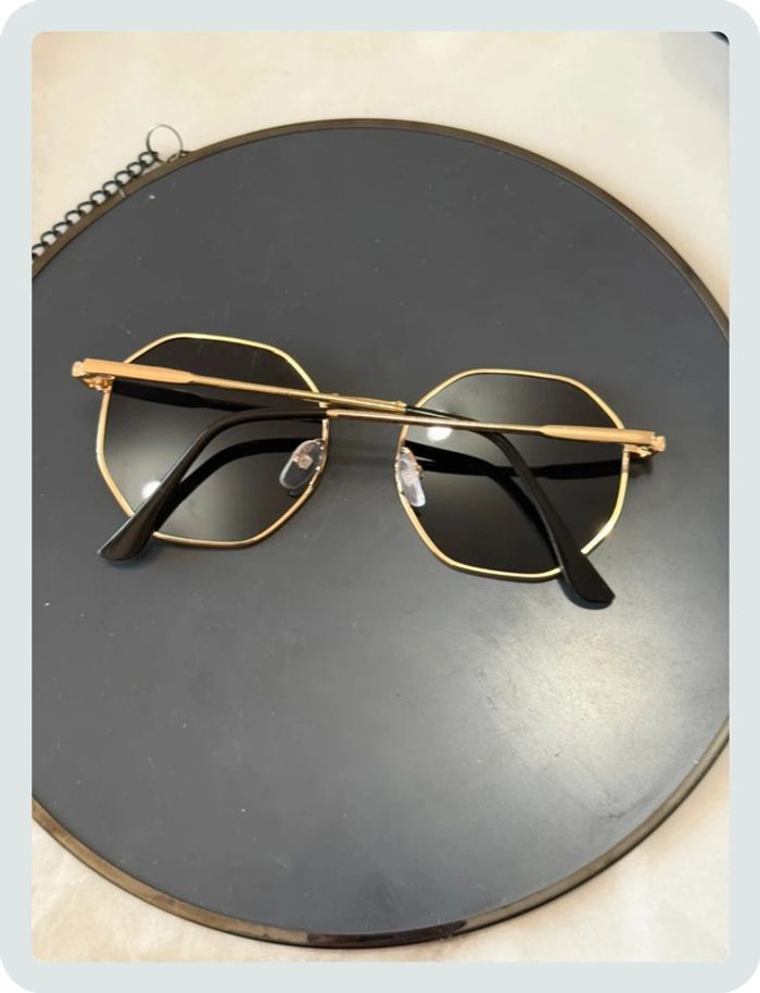 Lunette de soleil octogonale noire dorée - photo numéro 2