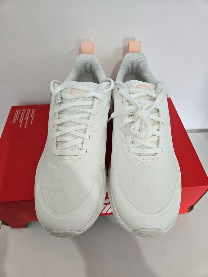 Nike air max nuaxis taille 39 neuves blanc rose - photo numéro 3